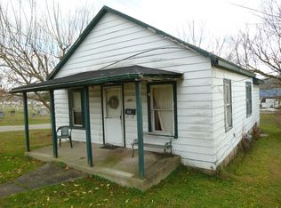 614 E 8th St, Manchester, OH 45144