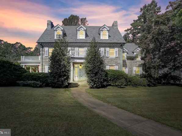 307 W King St, Shippensburg, PA 17257