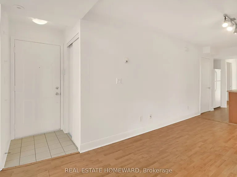 415 Jarvis St #200 — Photo 4