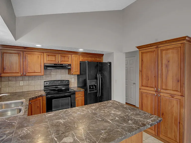 1179 E 2450 N — Photo 9