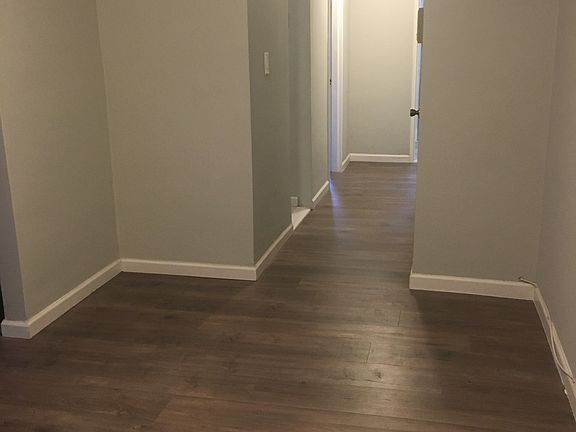 Entrance/dining area