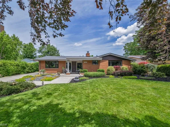 11616 Edgewater Dr, Cleveland, OH 44102
