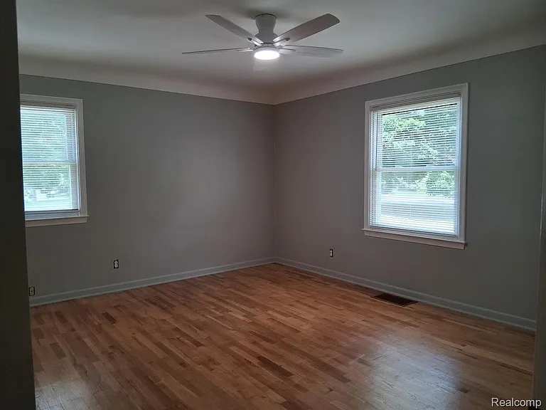 4418 McCandlish Rd — Photo 5