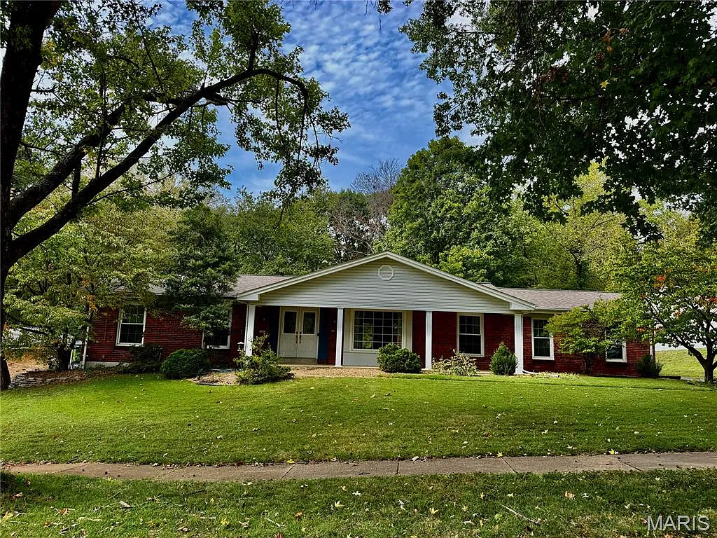 3 bed, 3.0 bath, 2512 sqft, $2,800 — Photo 1