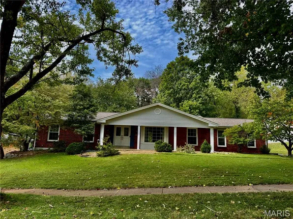 131 Portico Dr, Chesterfield, MO 63017