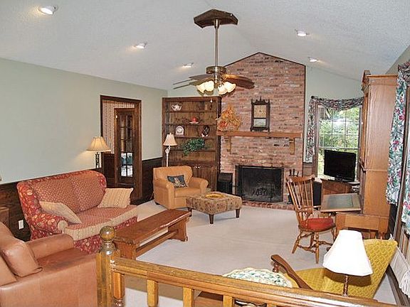 Spacious Family Room