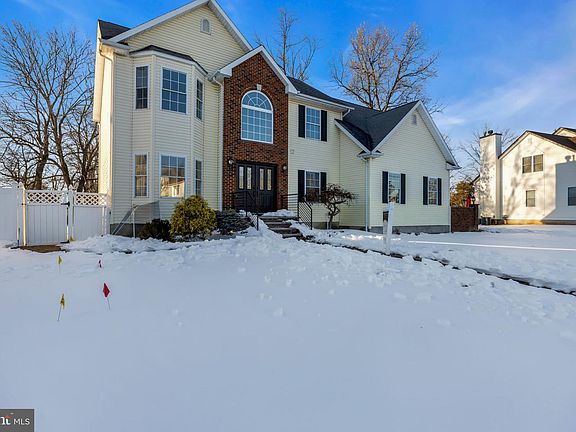 3rd image of 4 Rauer Ct