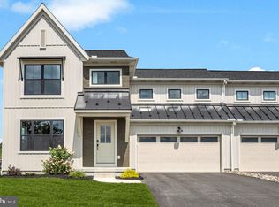 8 Melrose Ln, Palmyra, PA 17078