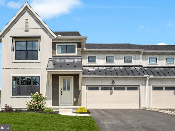 8 Melrose Ln, Palmyra, PA 17078