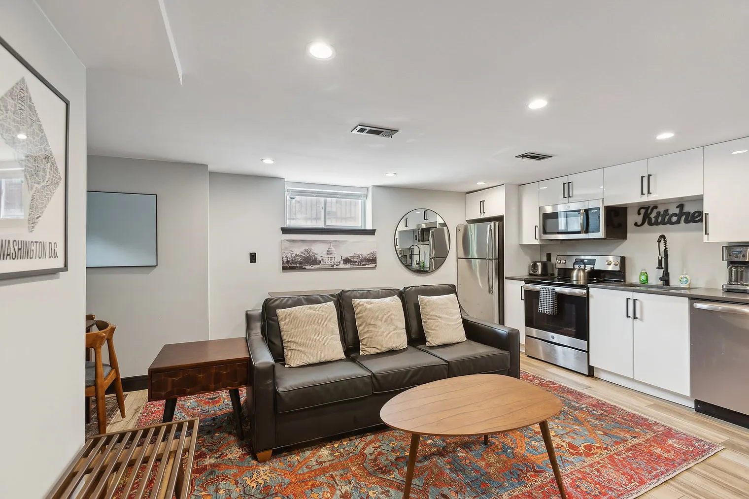 2 bed, 1.0 bath, 947 sqft, $4,170 — Photo 1