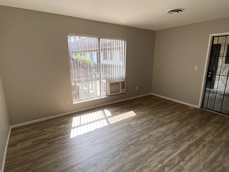 798 McClure St. — Photo 5