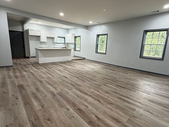3rd image of 542 Elm St