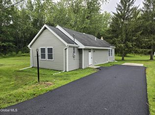 11 Englewood Ave, East Greenbush, NY 12061