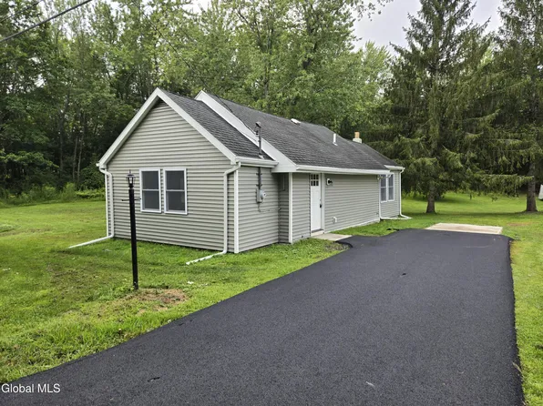 11 Englewood Avenue, East Greenbush, NY 12061