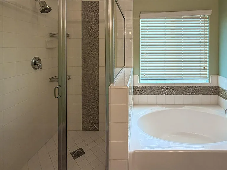 3060 Morris Ave — Photo 24