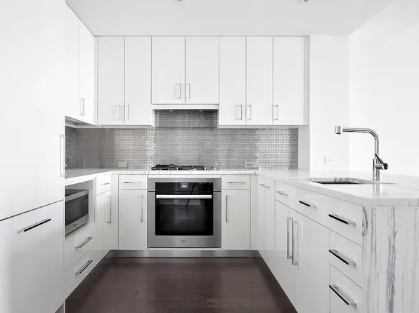 50 Riverside Blvd APT 19D, New York, NY 10069