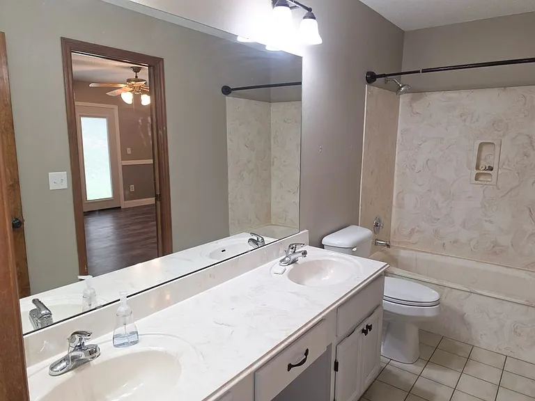 325 Westbrook Dr — Photo 8