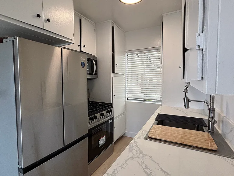2126 W 182nd St #2 — Photo 2