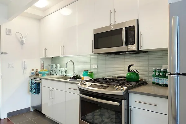 Rented by Red Apple Group | media 40