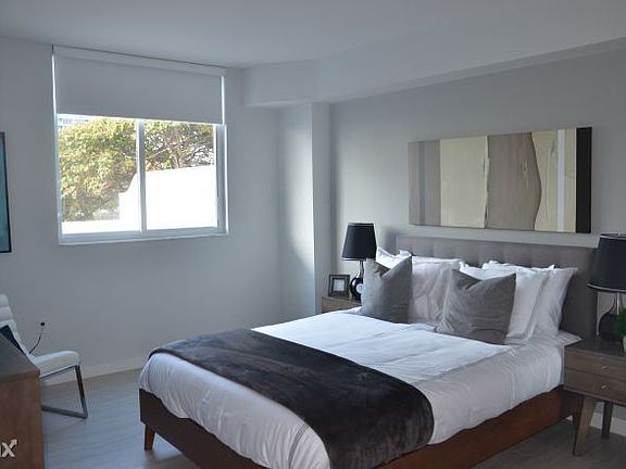 5th image of 531 NE 39th St APT 302