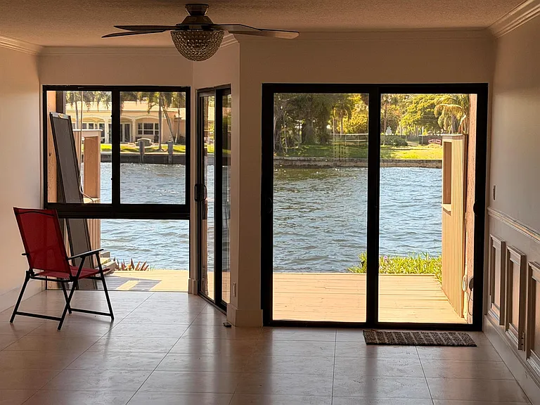 797 S Riverside Dr — Photo 10