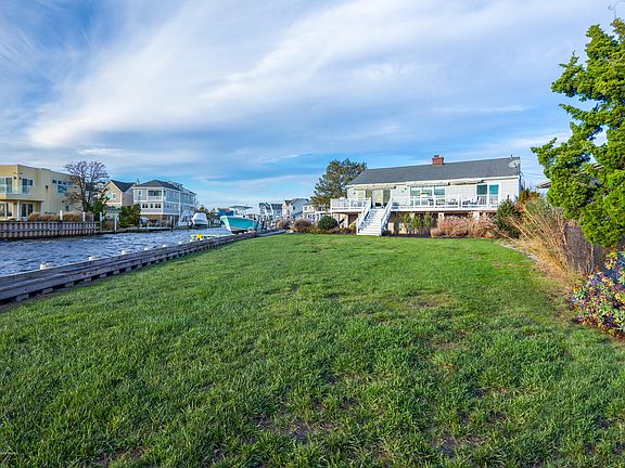5th image of 1738 Bay Isle Dr #A
