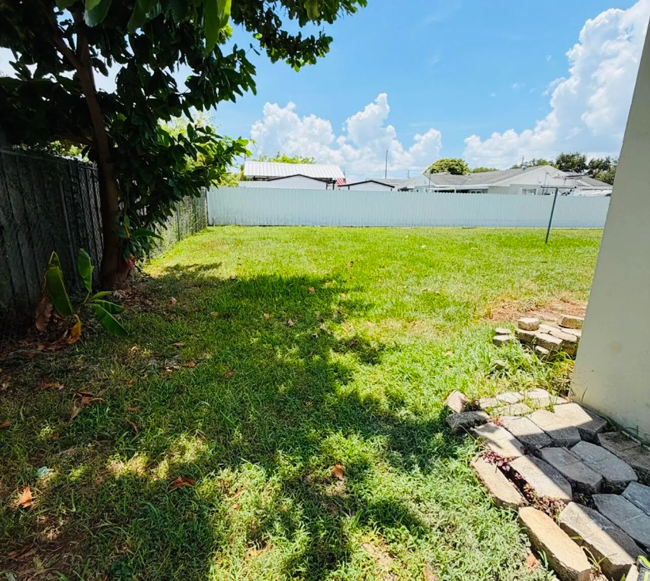 2 bed, 1.0 bath, 800 sqft, $1,800 — Photo 3