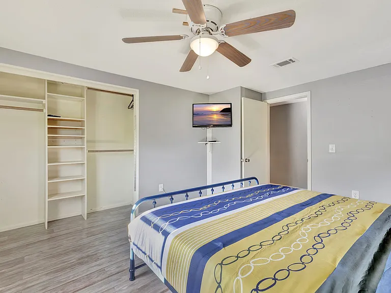 3866 Allenwood St — Photo 17