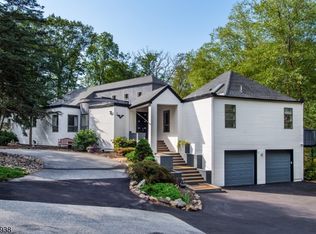 4 Springwood Ter, Kinnelon Boro, NJ 07405