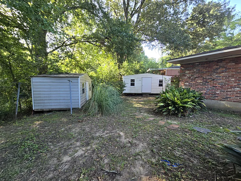 111 Easthaven Rd — Photo 23