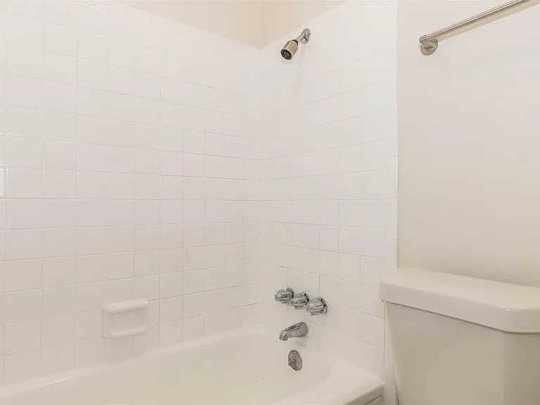 4100 Avenue A #106 — Photo 8