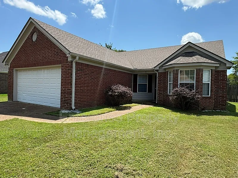 3 bed, 2.0 bath, 1800 sqft, $1,900 — Photo 3