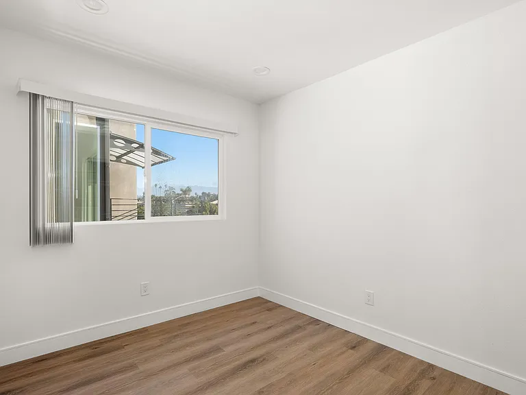 1853 S Longwood Ave #1853 — Photo 9