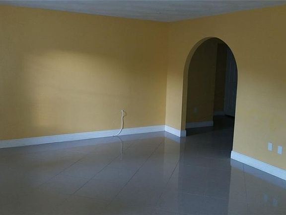2nd image of 1386 Deltona Blvd