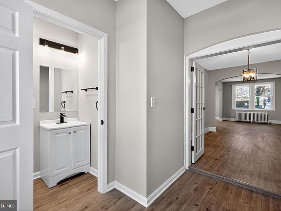 4th image of 909 Decatur St NW