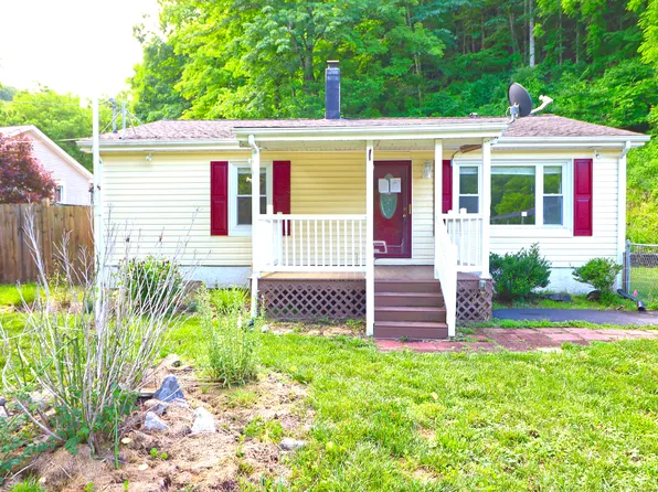 829 Walton Rd, Christiansburg, VA 24073