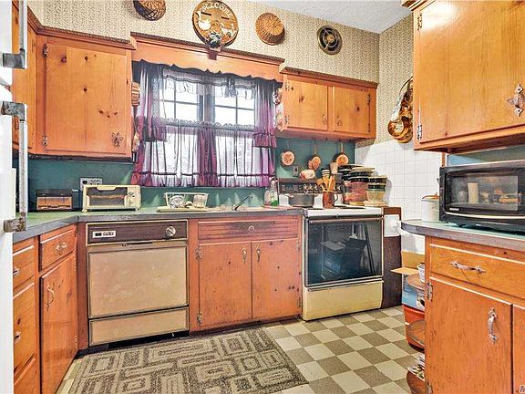4th image of 10942 Park Ln S