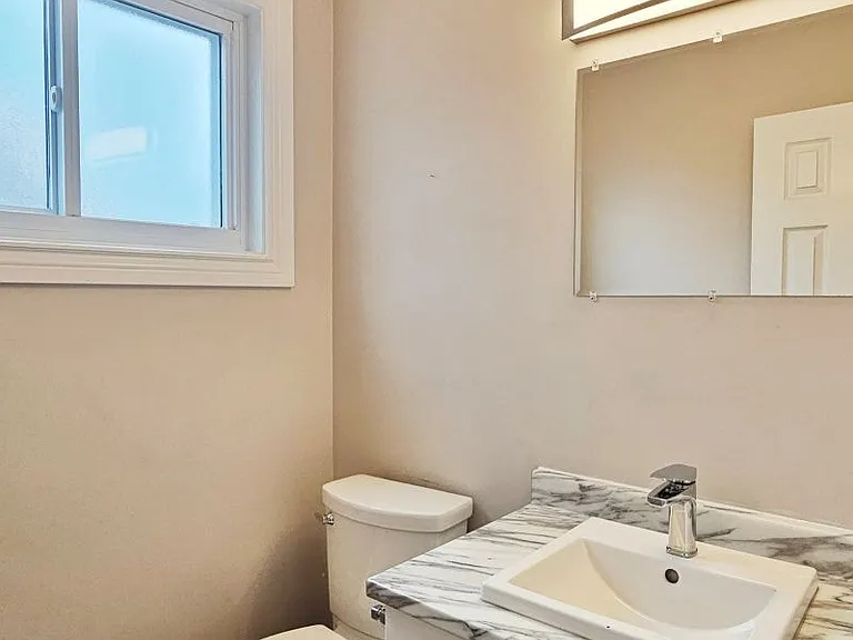 2700 Howe St — Photo 7