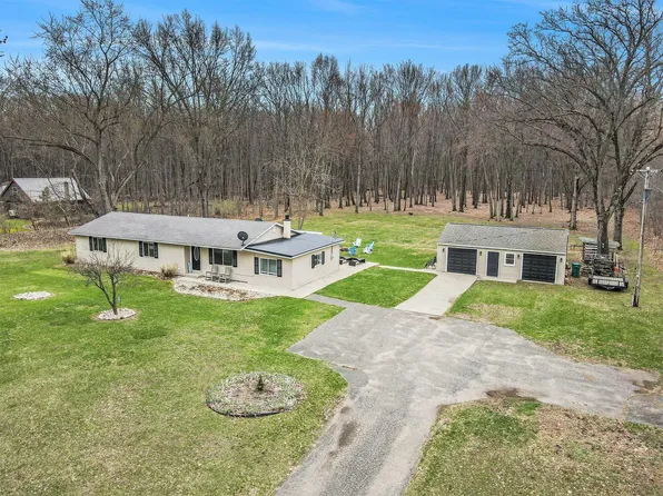55725 Resort Rd, Three Rivers, MI 49093