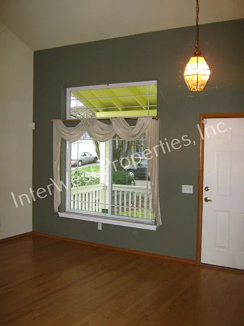 3 bed, 2.5 bath, 1624 sqft, $2,495 — Photo 2