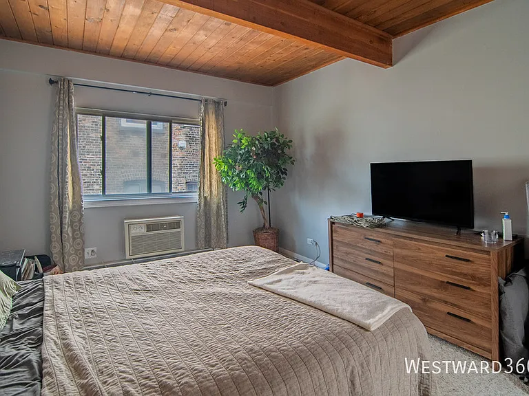 4334 N Clarendon Ave #309 — Photo 6