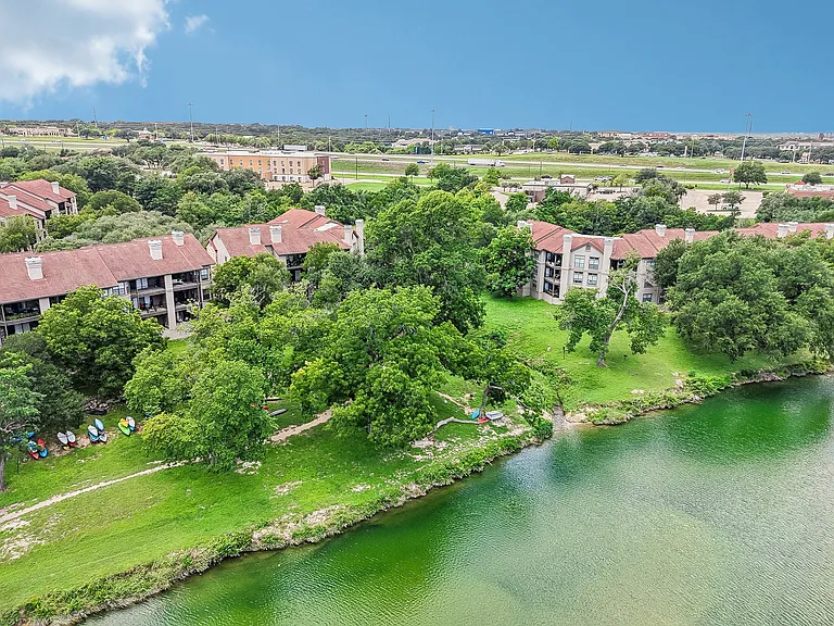 Waters Edge Apartment Homes — Photo 83