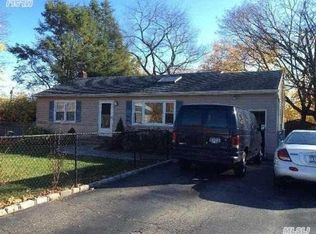 126 W 19th St, Huntington Station, NY 11746