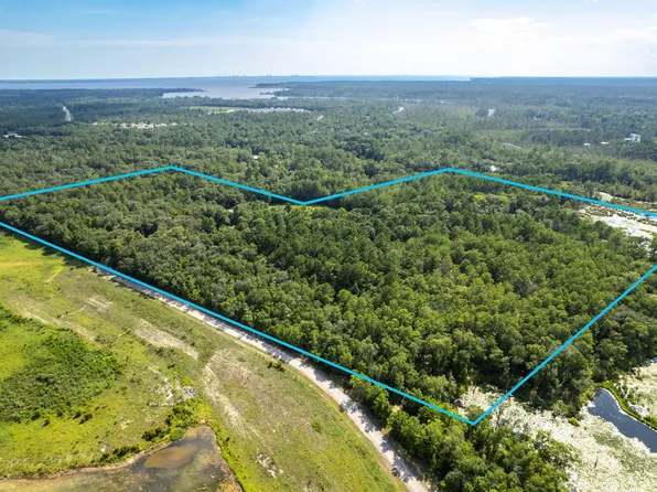 465 Hatcher Cemetery Rd, Freeport, FL 32439