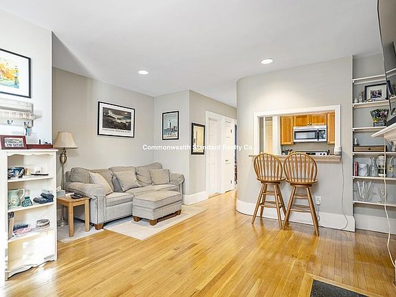 4th image of 19 Greenwich Park APT 2