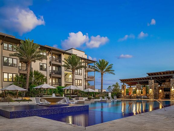 2nd image of 20202 Cresta Avenida #10201