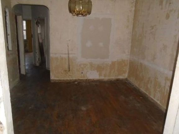 3rd image of 1311 E 51st St