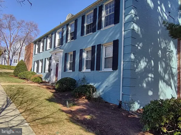 2010 38th St SE APT 202, Washington, DC 20020
