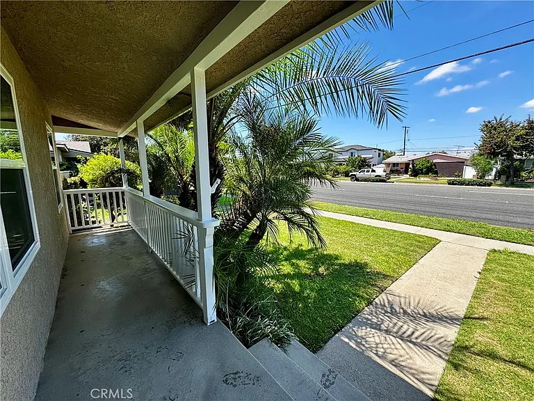 14414 Studebaker Rd — Photo 34