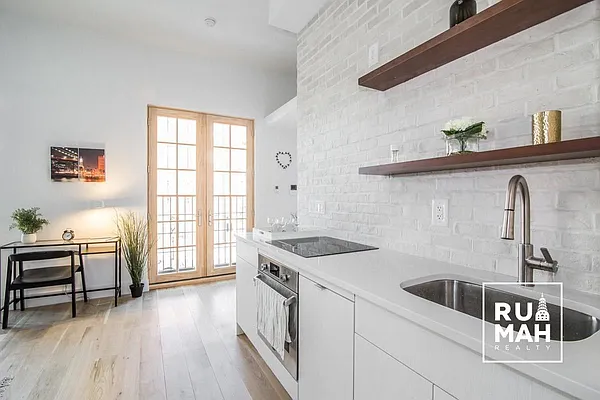 Sold by Rumah Realty Inc | media 10